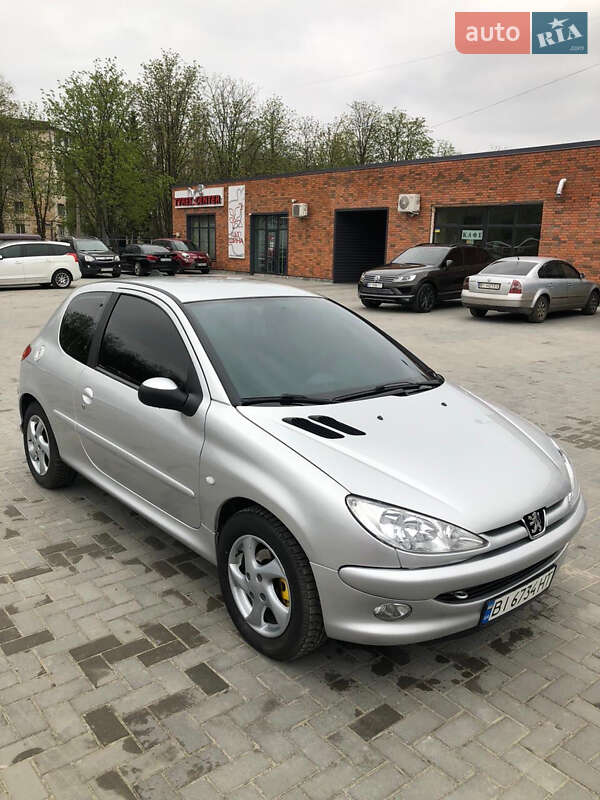Хэтчбек Peugeot 206 2003 в Кременчуге