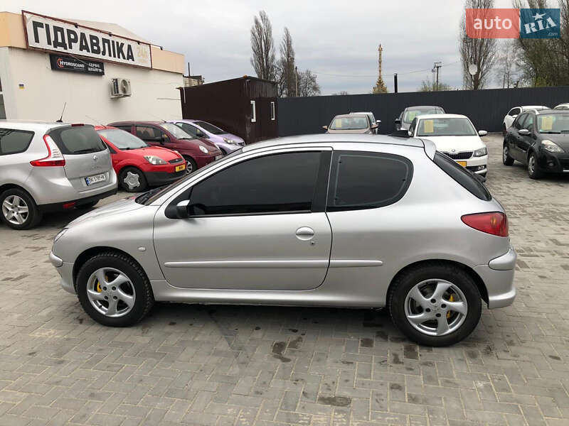 Хэтчбек Peugeot 206 2003 в Кременчуге