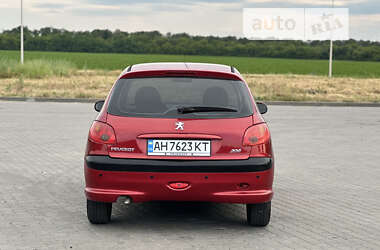 Хэтчбек Peugeot 206 2006 в 