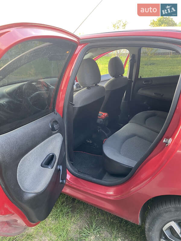 Седан Peugeot 206 2008 в Остер