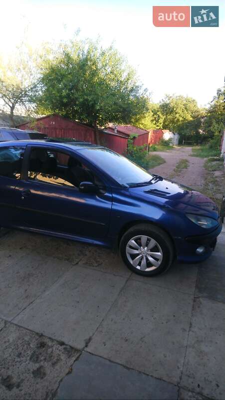 Хетчбек Peugeot 206 2000 в Івано-Франківську