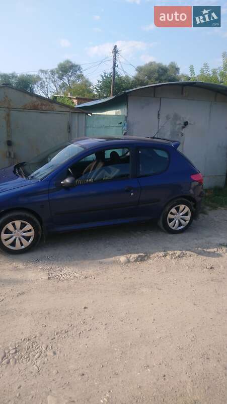 Хетчбек Peugeot 206 2000 в Івано-Франківську