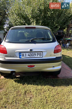 Хэтчбек Peugeot 206 2002 в Попельне