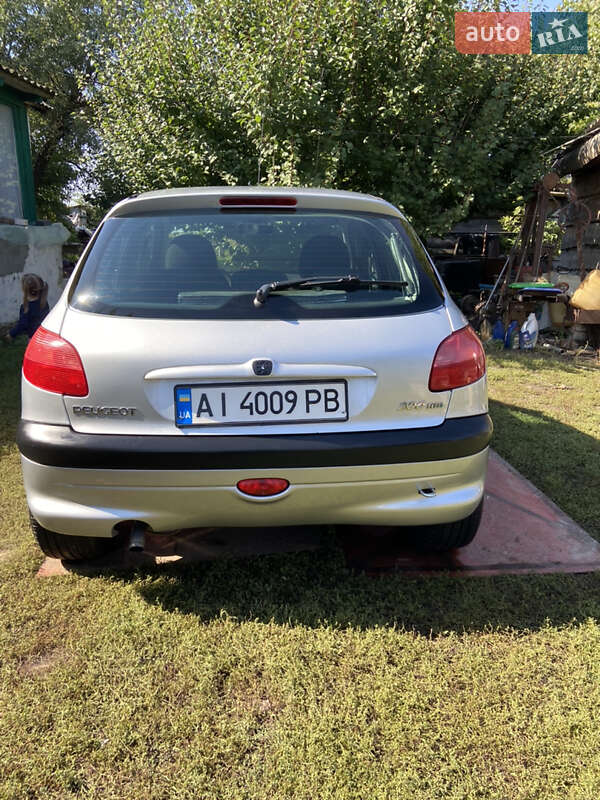Хэтчбек Peugeot 206 2002 в Попельне