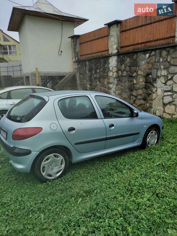 Хетчбек Peugeot 206 2000 в Вижниці
