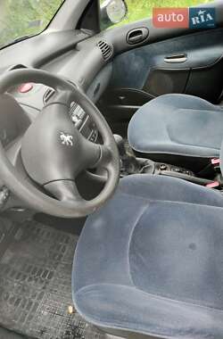 Хетчбек Peugeot 206 2000 в Вижниці