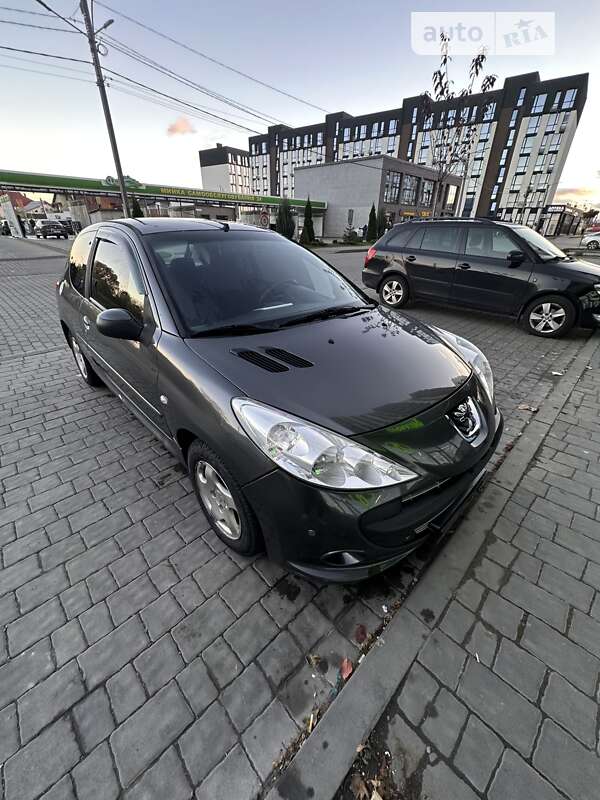 Хетчбек Peugeot 206 2011 в Тернополі