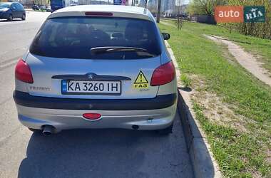 Хэтчбек Peugeot 206 2002 в 