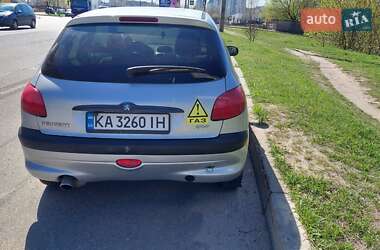 Хэтчбек Peugeot 206 2002 в Киеве