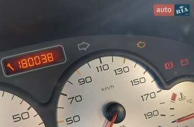 Хэтчбек Peugeot 206 2002 в 