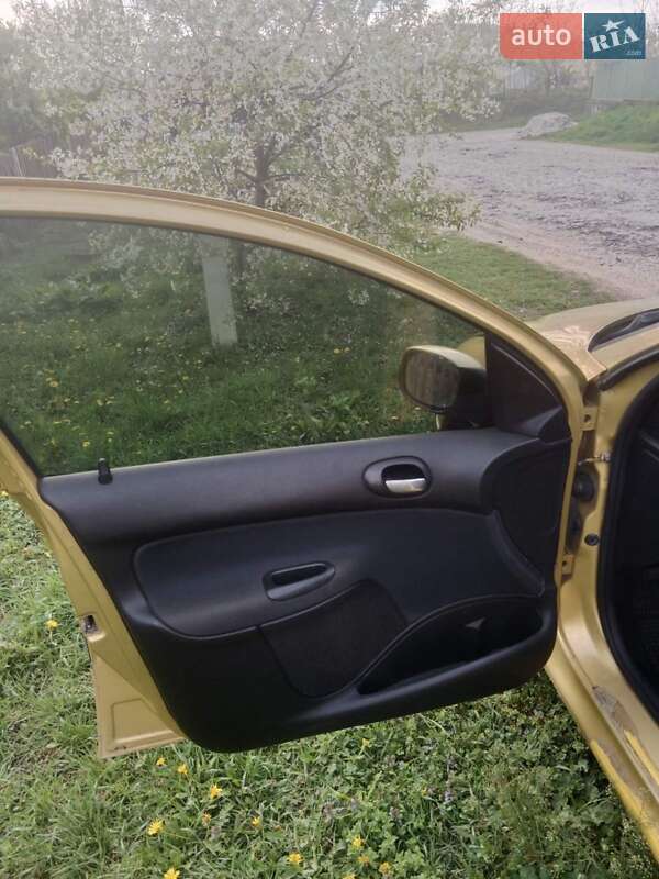 Хэтчбек Peugeot 206 2002 в Хмельницком