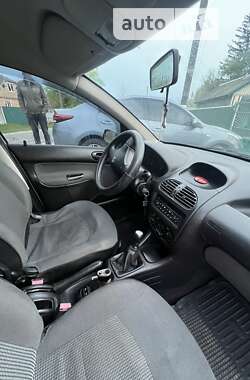 Седан Peugeot 206 2007 в Кагарлику