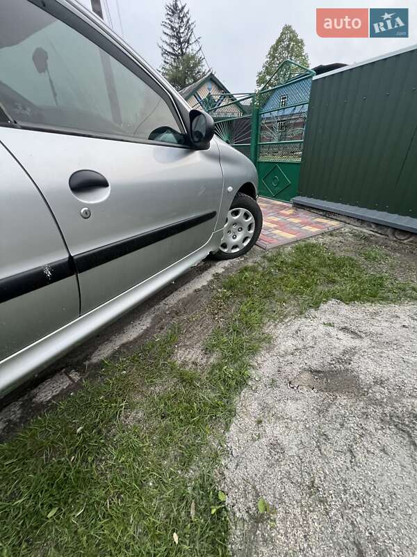 Седан Peugeot 206 2007 в Кагарлику