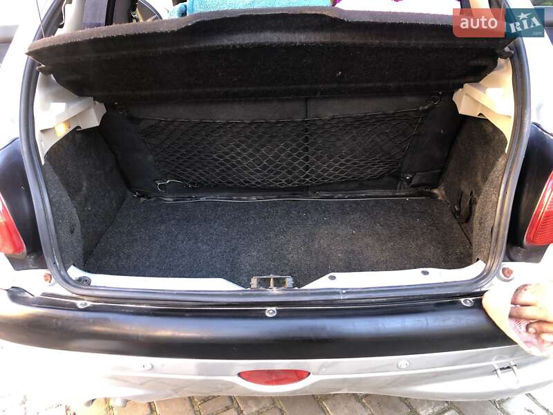 Хетчбек Peugeot 206 2002 в Тернополі