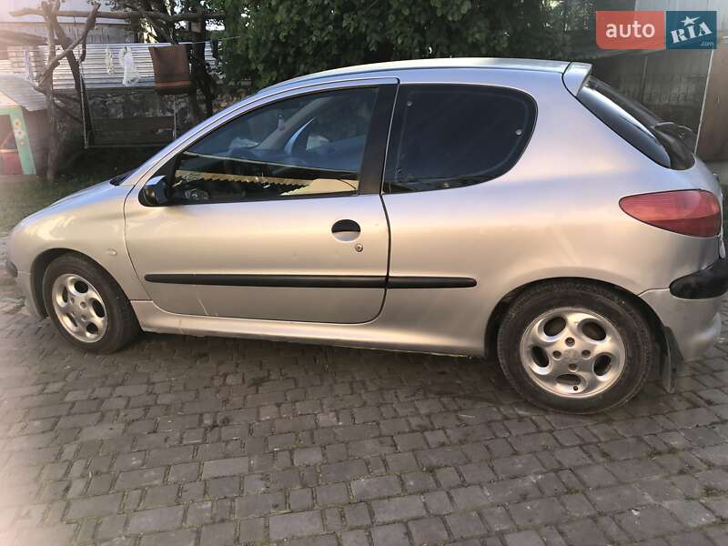 Хетчбек Peugeot 206 2002 в Тернополі