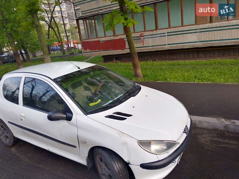 Хэтчбек Peugeot 206 2003 в Киеве