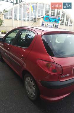 Хэтчбек Peugeot 206 2005 в 