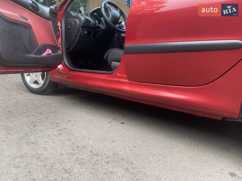 Хэтчбек Peugeot 206 2005 в Киеве