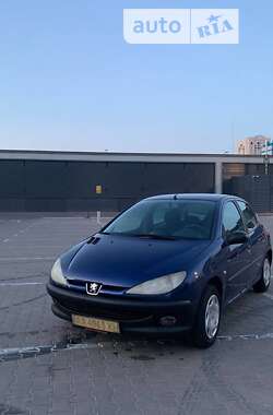 Хетчбек Peugeot 206 2002 в Києві