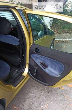 Хэтчбек Peugeot 206 2003 в 