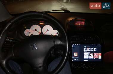 Кабриолет Peugeot 206 2005 в 