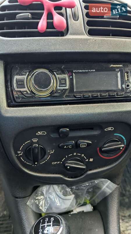 Хетчбек Peugeot 206 2003 в Львові