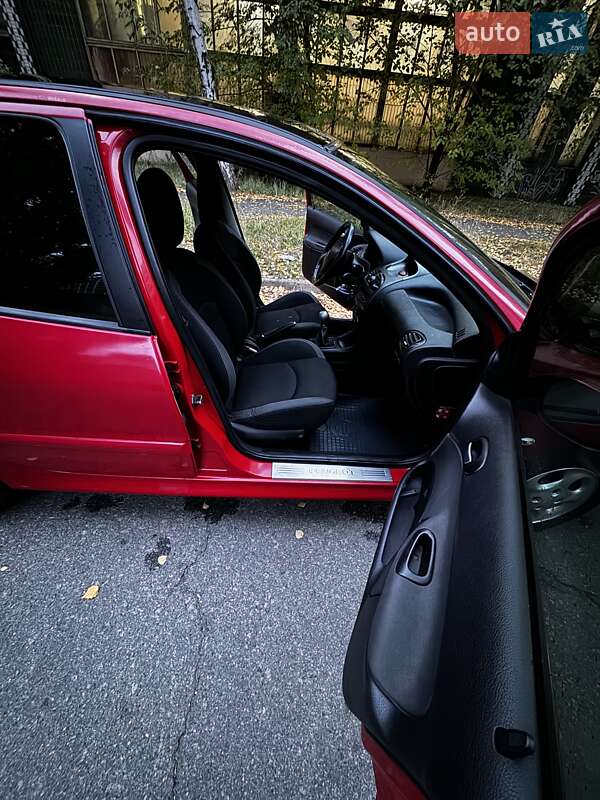 Хэтчбек Peugeot 206 2006 в Киеве фото 7 Хэтчбек Peugeot 206 2006 в Киеве