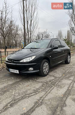 Хэтчбек Peugeot 206 2003 в Киеве