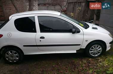 Хэтчбек Peugeot 206 2002 в 