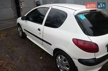 Хэтчбек Peugeot 206 2002 в 