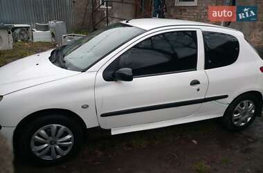 Хэтчбек Peugeot 206 2002 в 
