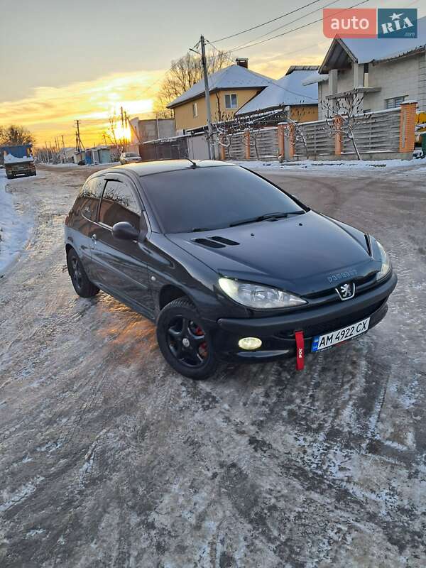 Хэтчбек Peugeot 206 2003 в Житомире