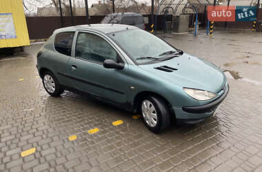 Хэтчбек Peugeot 206 2002 в Первомайске