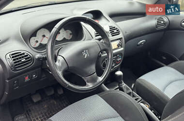 Кабриолет Peugeot 206 2006 в 