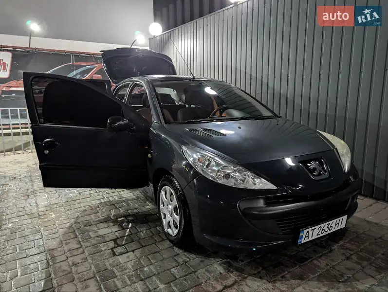 Хэтчбек Peugeot 206 2011 в 