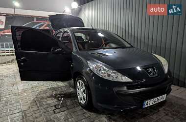 Хэтчбек Peugeot 206 2011 в Ивано-Франковске