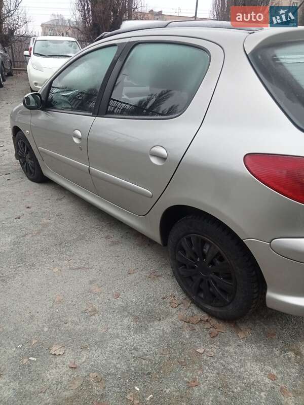Хетчбек Peugeot 206 2005 в Рівному
