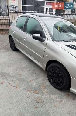 Хетчбек Peugeot 206 2005 в Рівному