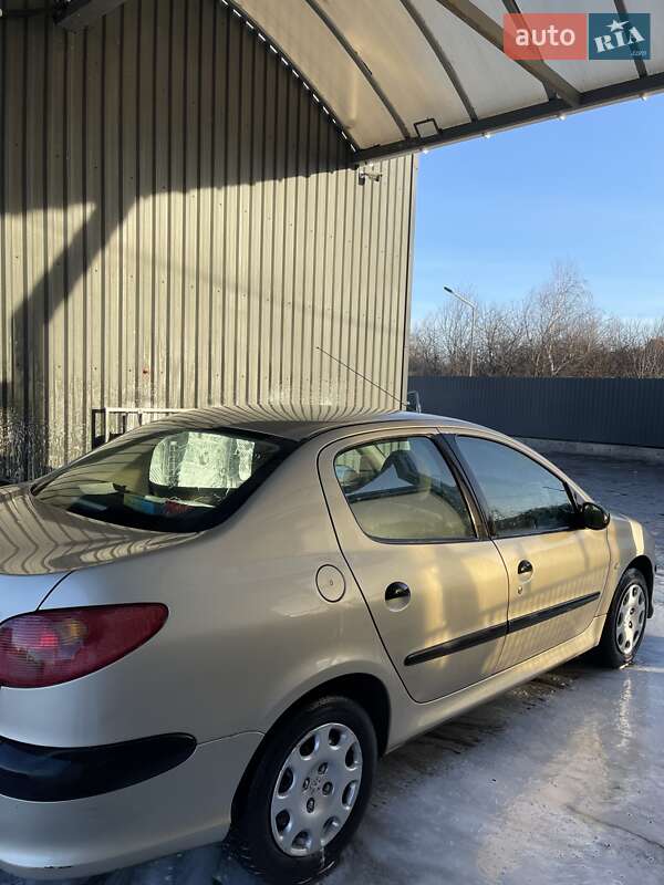 Седан Peugeot 206 2008 в Ужгороде