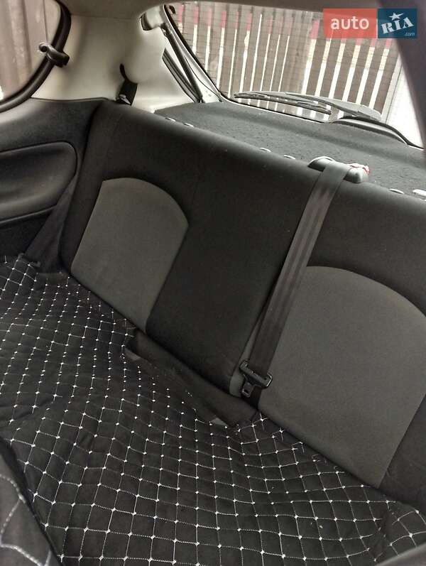 Хэтчбек Peugeot 206 2006 в Овруче