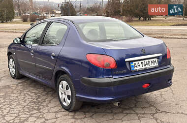 Седан Peugeot 206 2010 в 