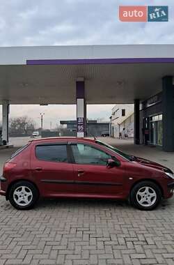 Хетчбек Peugeot 206 2005 в Чернівцях