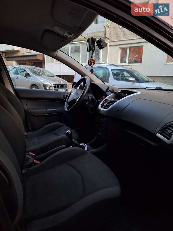 Хетчбек Peugeot 206 2011 в Луцьку