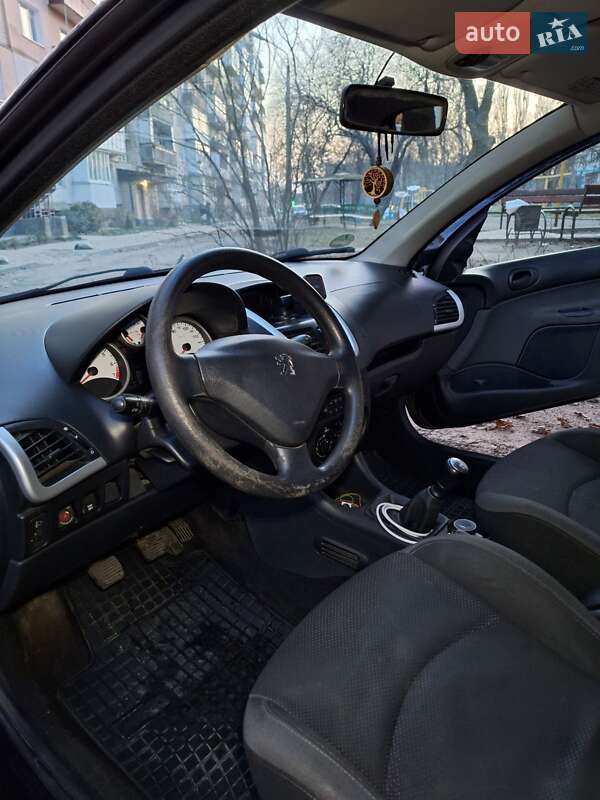 Хетчбек Peugeot 206 2011 в Луцьку