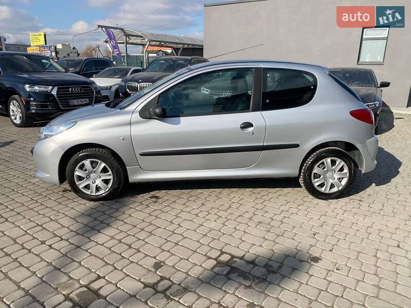 Хетчбек Peugeot 206 2011 в Львові фото 4 Хетчбек Peugeot 206 2011 в Львові
