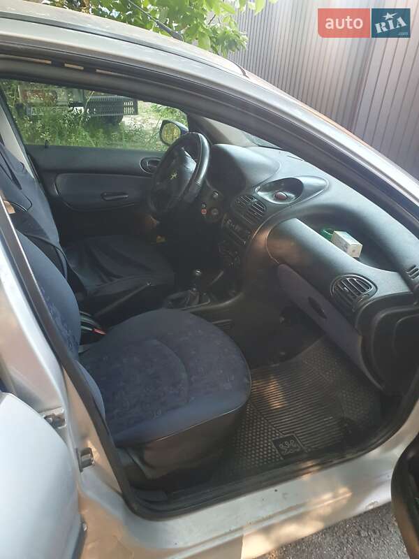 Хетчбек Peugeot 206 2001 в Києві