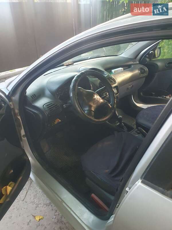 Хетчбек Peugeot 206 2001 в Києві