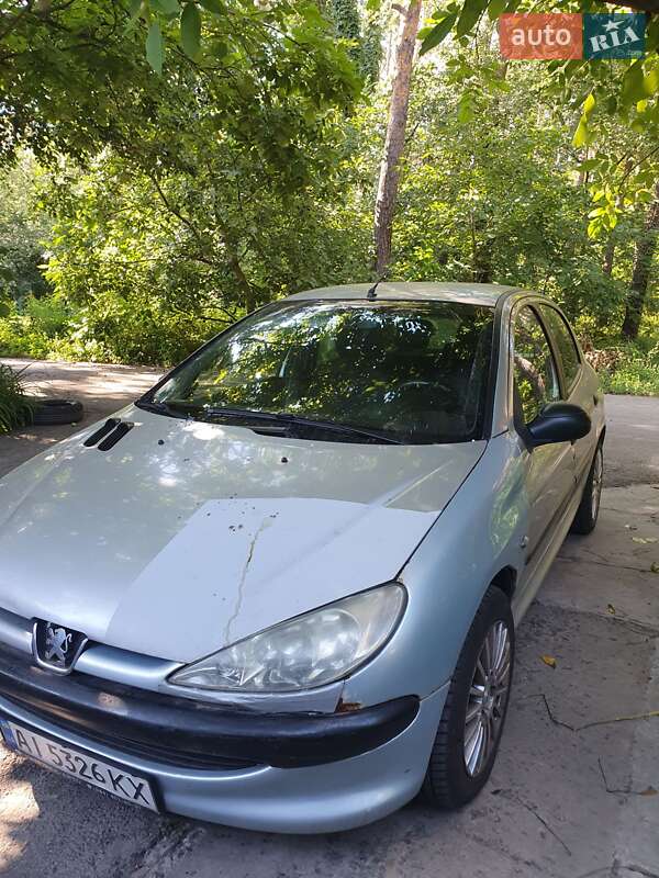 Хетчбек Peugeot 206 2001 в Києві