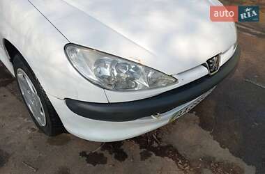 Хетчбек Peugeot 206 2004 в Києві