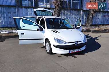 Хэтчбек Peugeot 206 2008 в Киеве